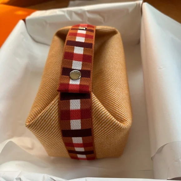 Hermes Bride-a-Brac au Carre case
Hermes Pouch Cosmetic Bag Travel - Picture 4 of 8